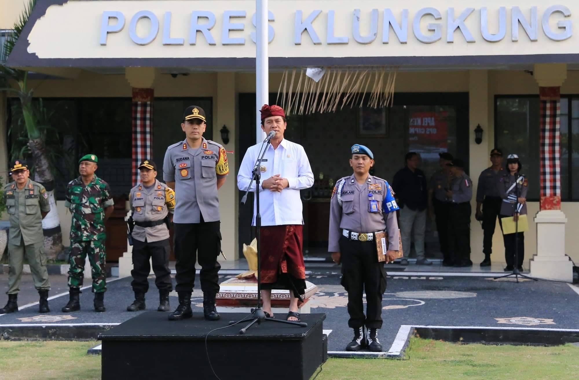 Bupati_Suwirta_Bersama_Kapolres_Sudana_Pimpin_Apel_Kesiapan_Pasukan_Ops_Cipkon_Agung_2019_1.jpg