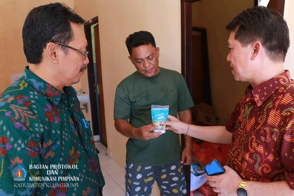 Komitmen_Bupati_Klungkung_I_Nyoman_Suwirta_untuk_mewujudkan_garam_tradisional_Kusamba.jpg