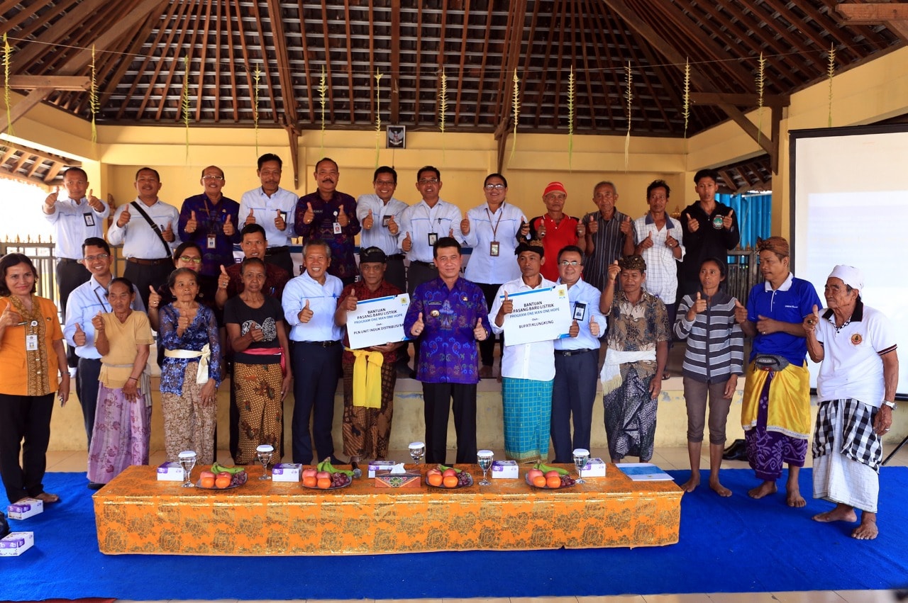 Serahkan_Bantuan_Listrik_3.jpg
