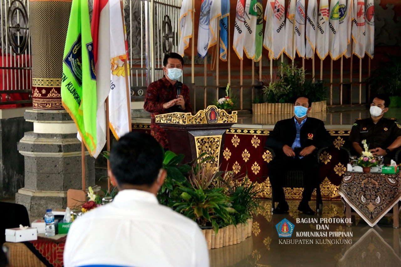 bupati_klk_dan_KONI.jpg