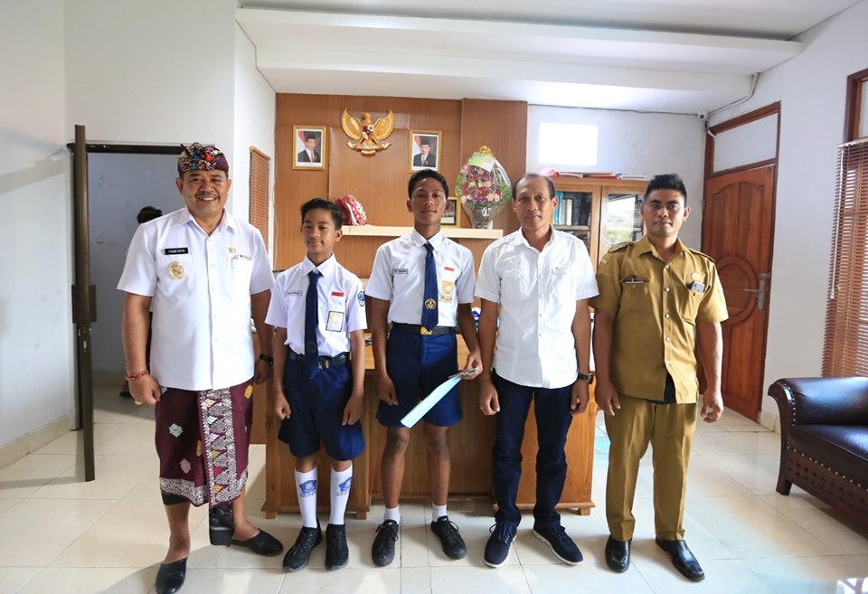 Tersebar Dimedia Sosial, Adik Kakak Yatim Piatu Mendaptkan Banyak Bantuan