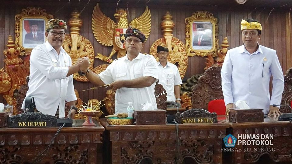 Wakil Bupati Klungkung menghadiri Rapat Paripurna Dewan Perwakilan Rakyat Daerah (DPRD) Kabupaten Kl